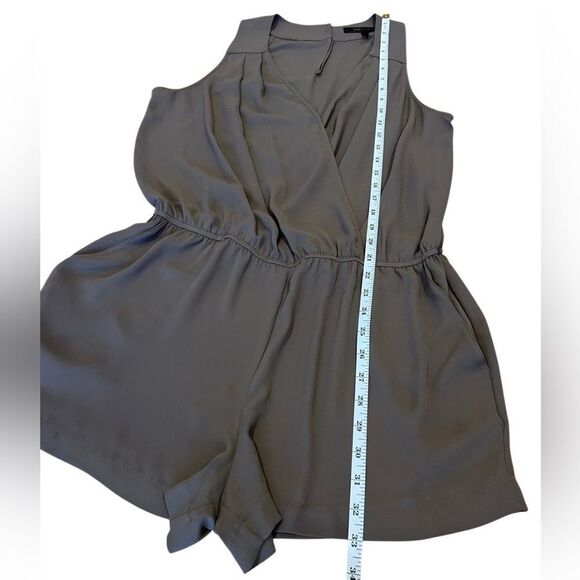 BCBGMAXAZRIA Thalia Romper Spanish Moss (Green) Size Medium - Picture 11 of 16